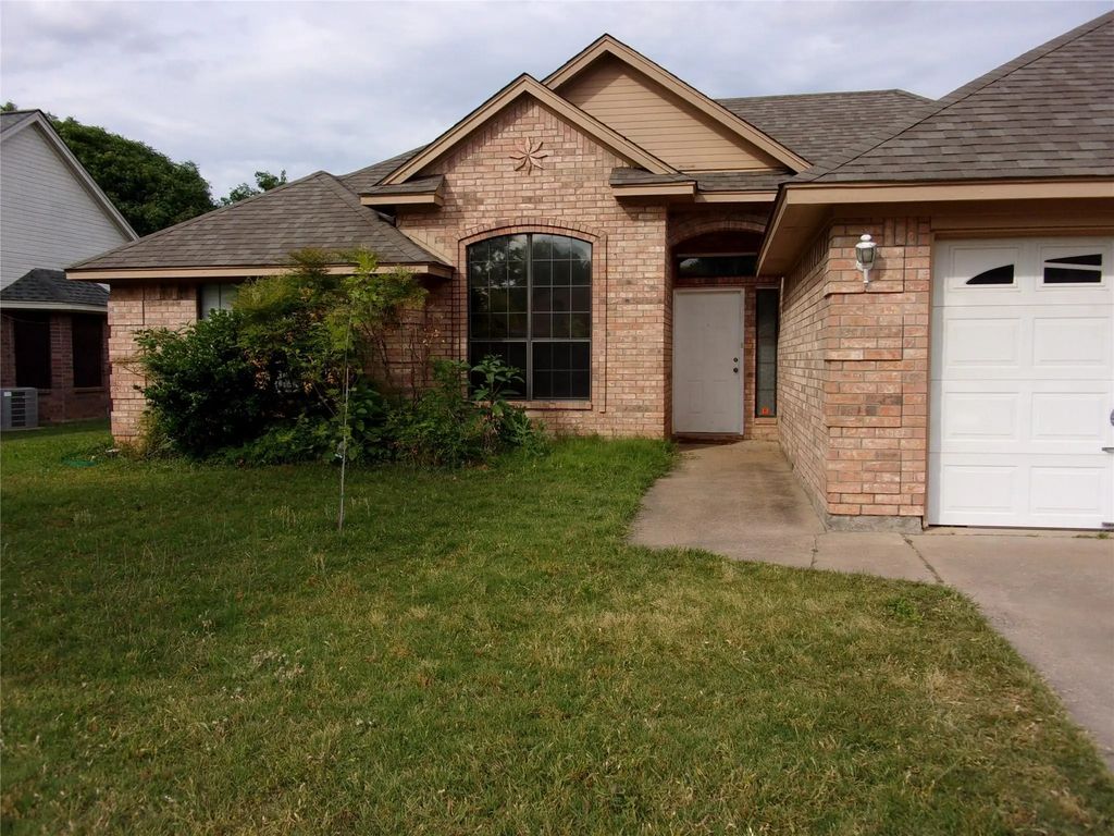 1511 Spanish Oak Drive, Granbury