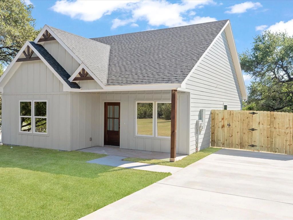 809 Arrowhead Court, Granbury