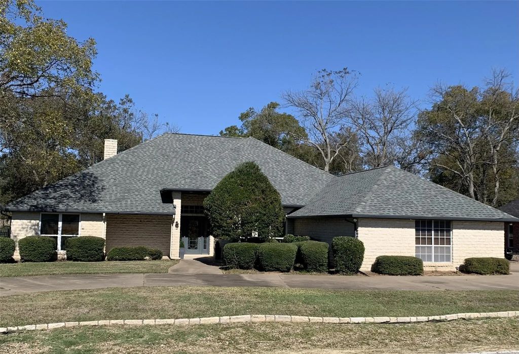 6002 Nutcracker Drive, Granbury