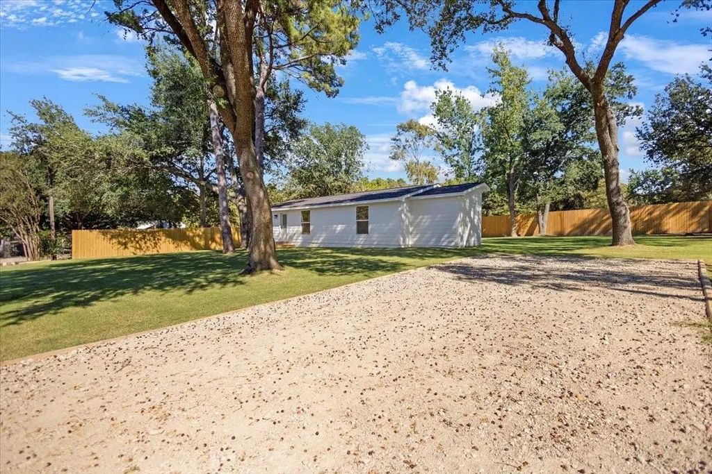 15610 Simmons Lane, Lindale