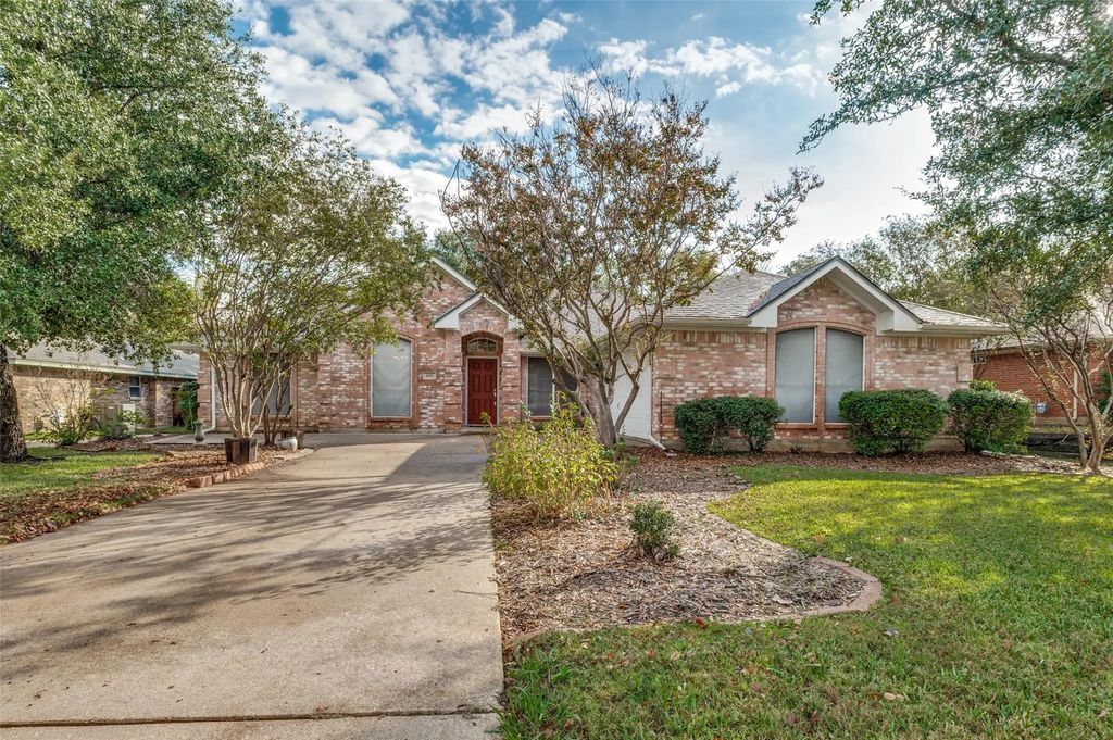 410 Steeplechase Trail, Kennedale