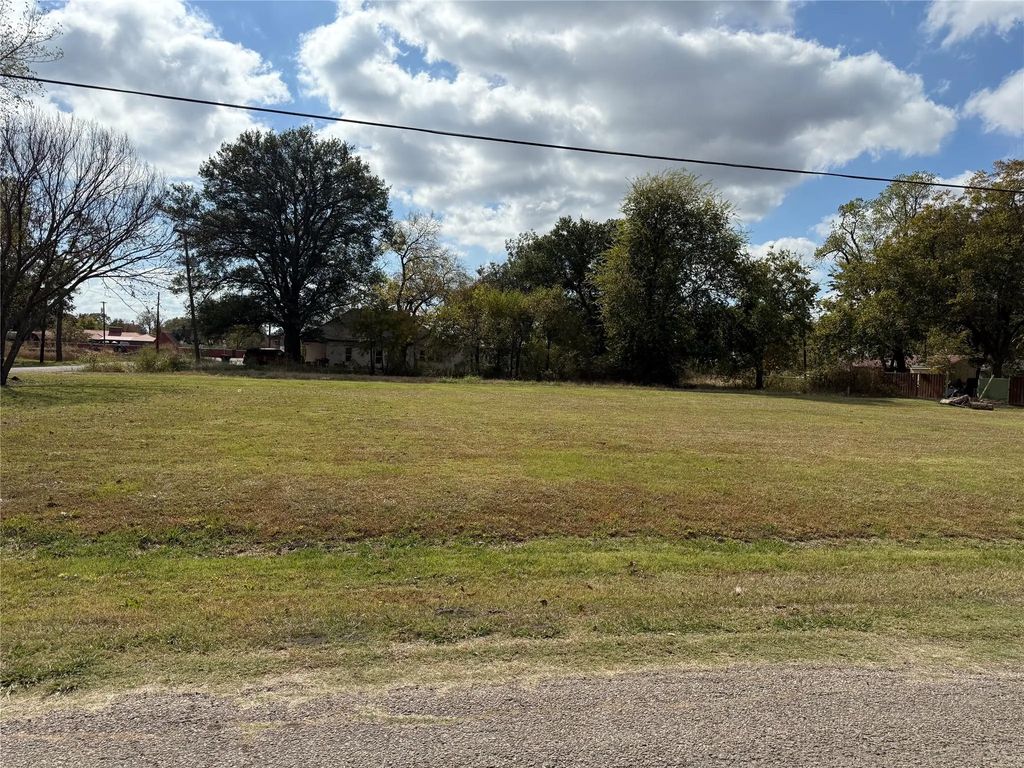 W Marshall Avenue, Cooper