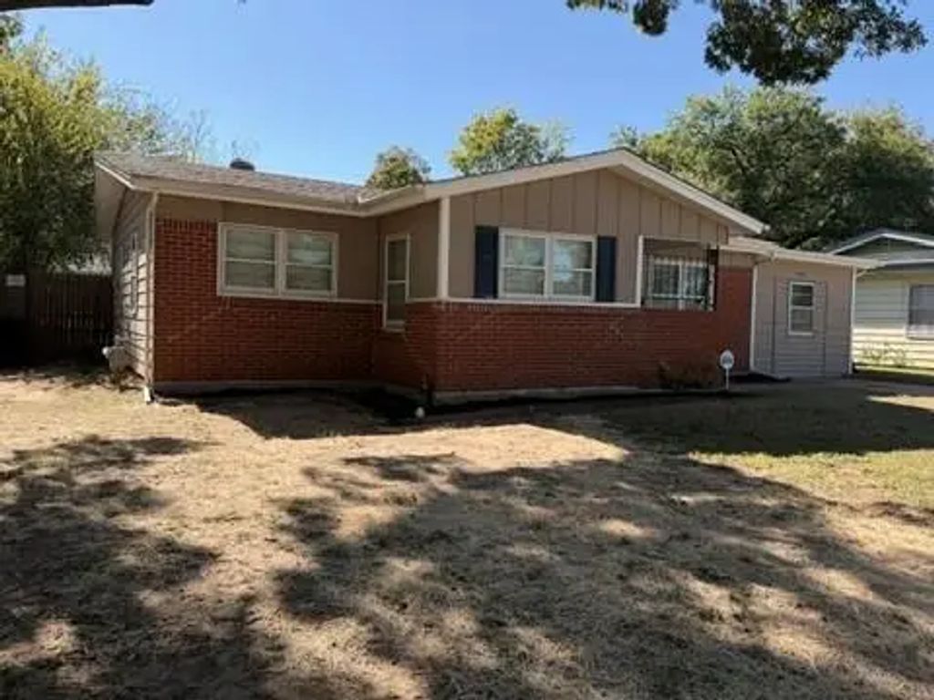 414 E Tucker Boulevard, Arlington