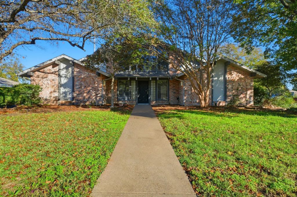 313 Santa Fe Trail, Waxahachie