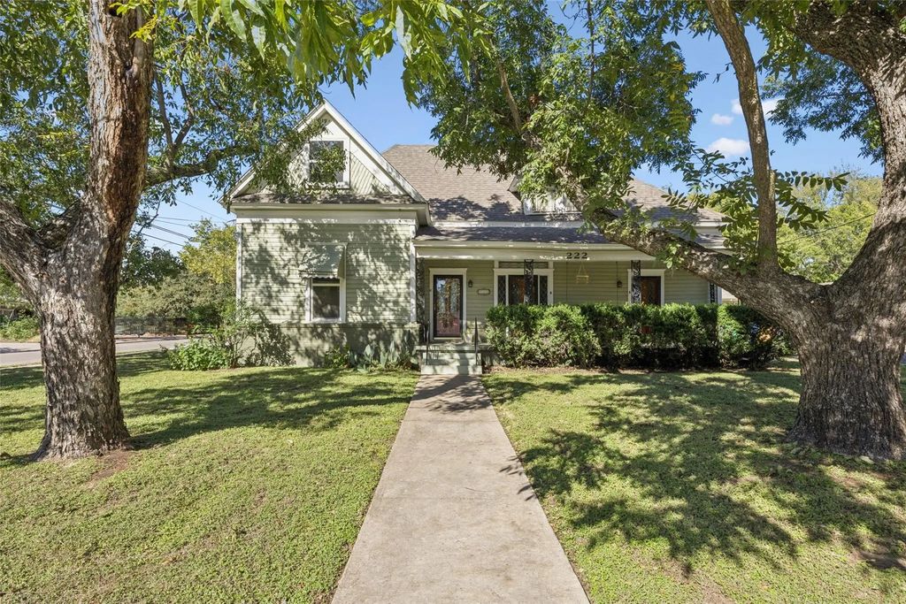 222 W College Street A,b,c, Denton