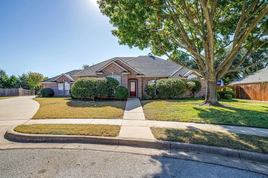 904 Dylan Court, Burleson