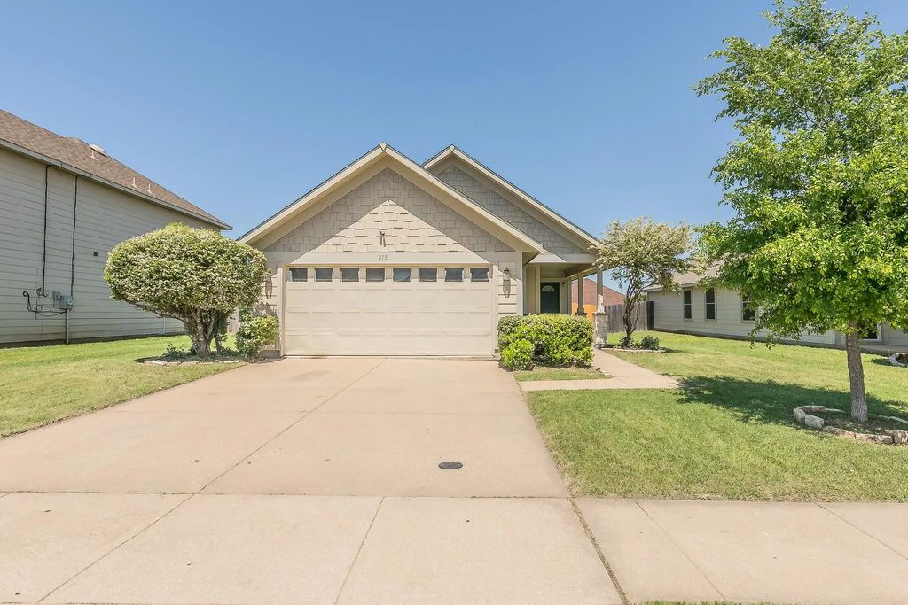 213 Crescent Ridge Drive, Fort Worth