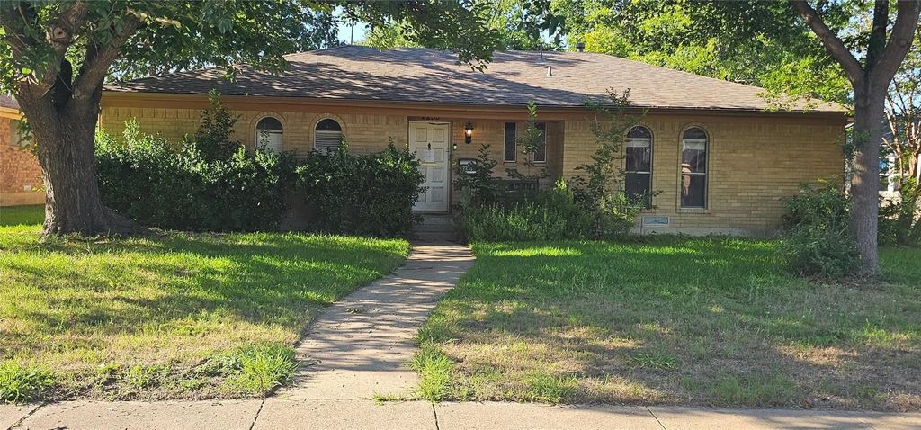 2235 Babalos Lane, Dallas