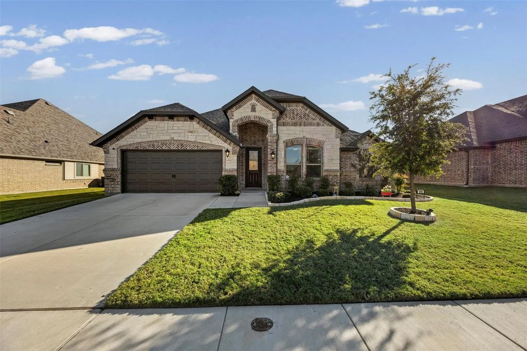 272 Lillian Lane, Waxahachie