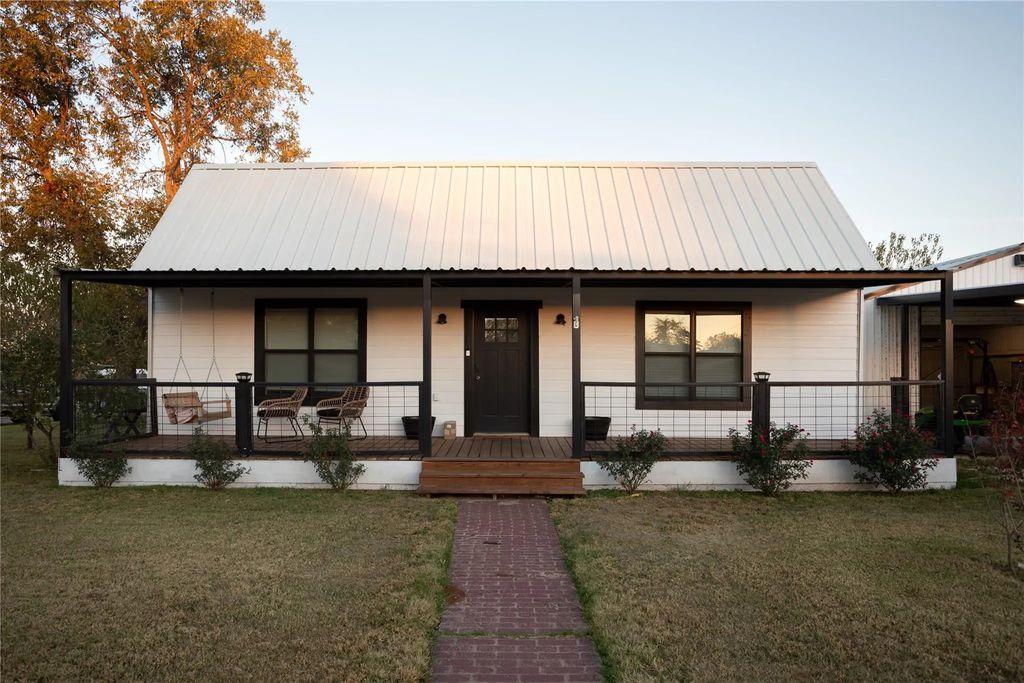 541 Chestnut Street, Baird