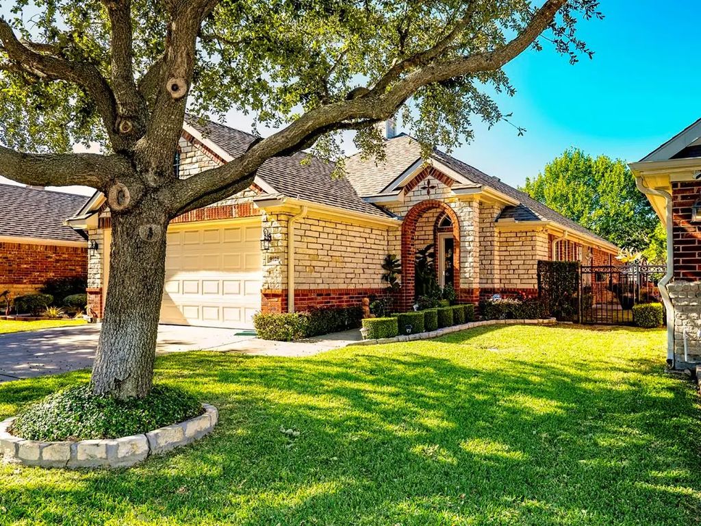 9028 Racquet Club Drive, Fort Worth
