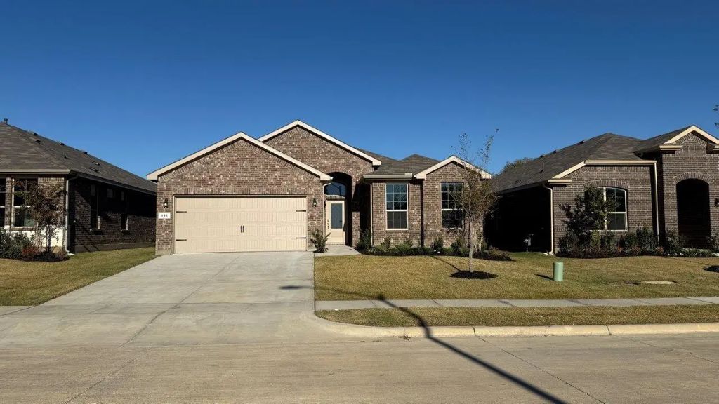 111 Goodnight Court, Cleburne