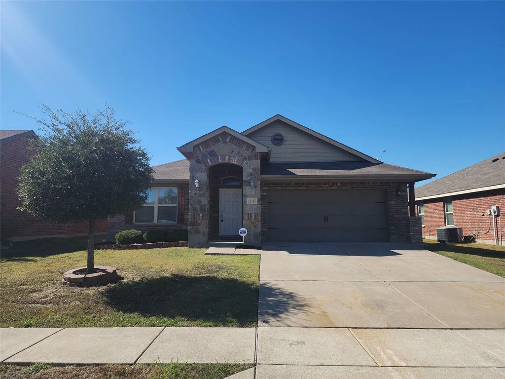 12112 Castleford Way, Fort Worth
