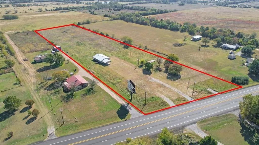 1541 S State Highway 121, Bonham