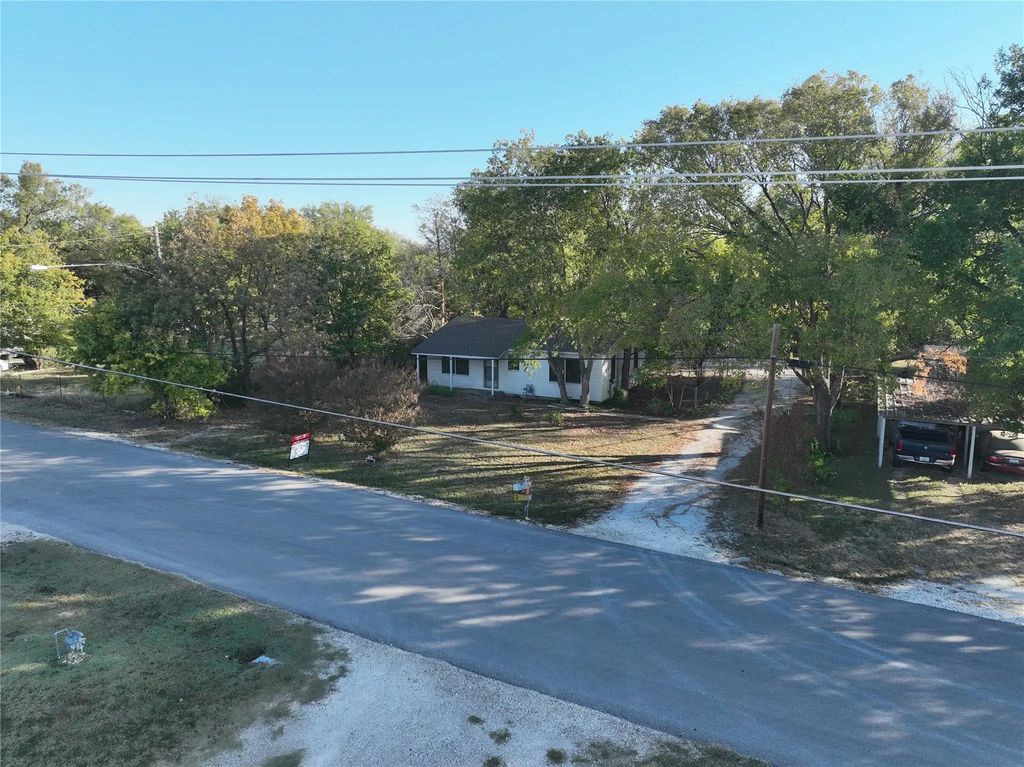 801 N Houston Street, Lorena