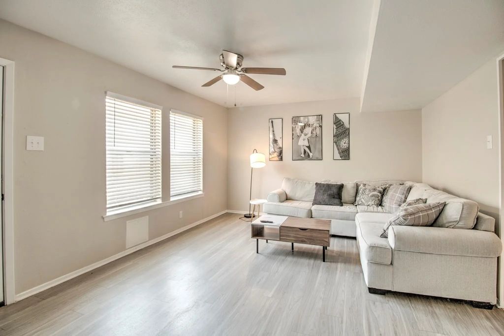 1905 W Morton Street 5, Denison