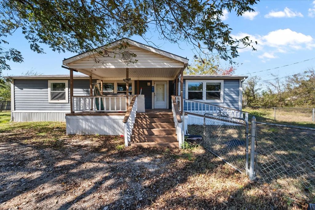 221 N Kemp Street, Mabank