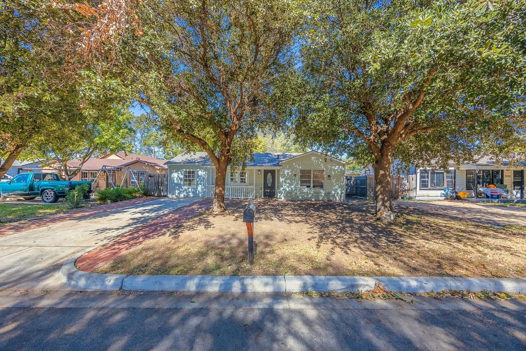 8528 Pemberton Court, White Settlement