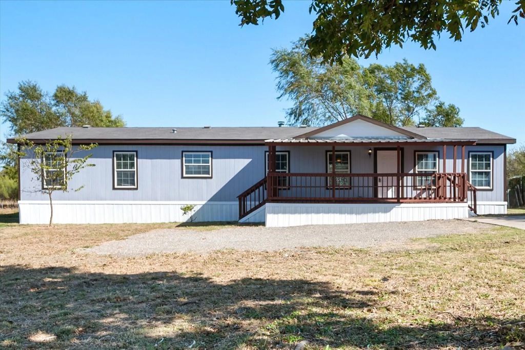 1209 County Road 214, Venus