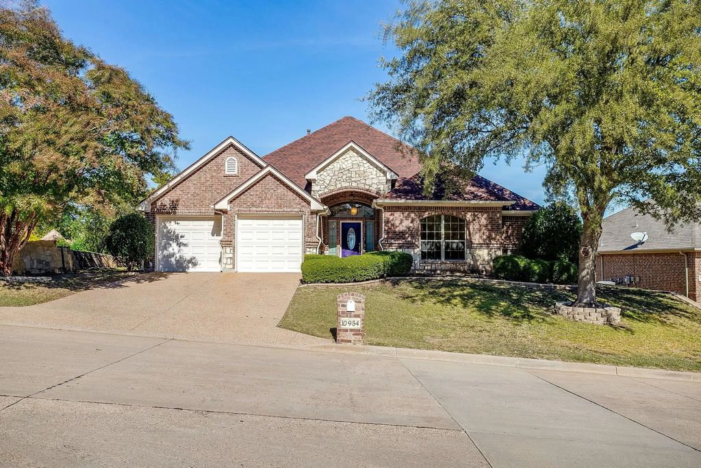 10954 Live Oak Creek Drive, Fort Worth