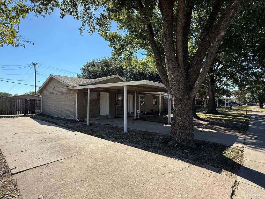 2300 Rose Marie Drive, Mesquite