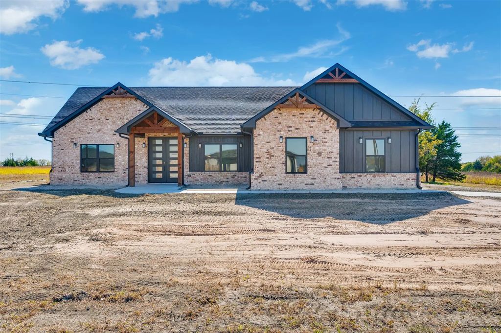 406 Private Road 24977, Brookston