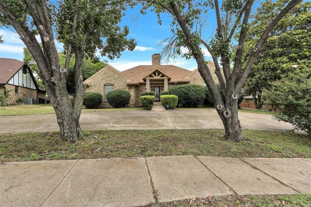 2425 Northgate Drive W, Irving