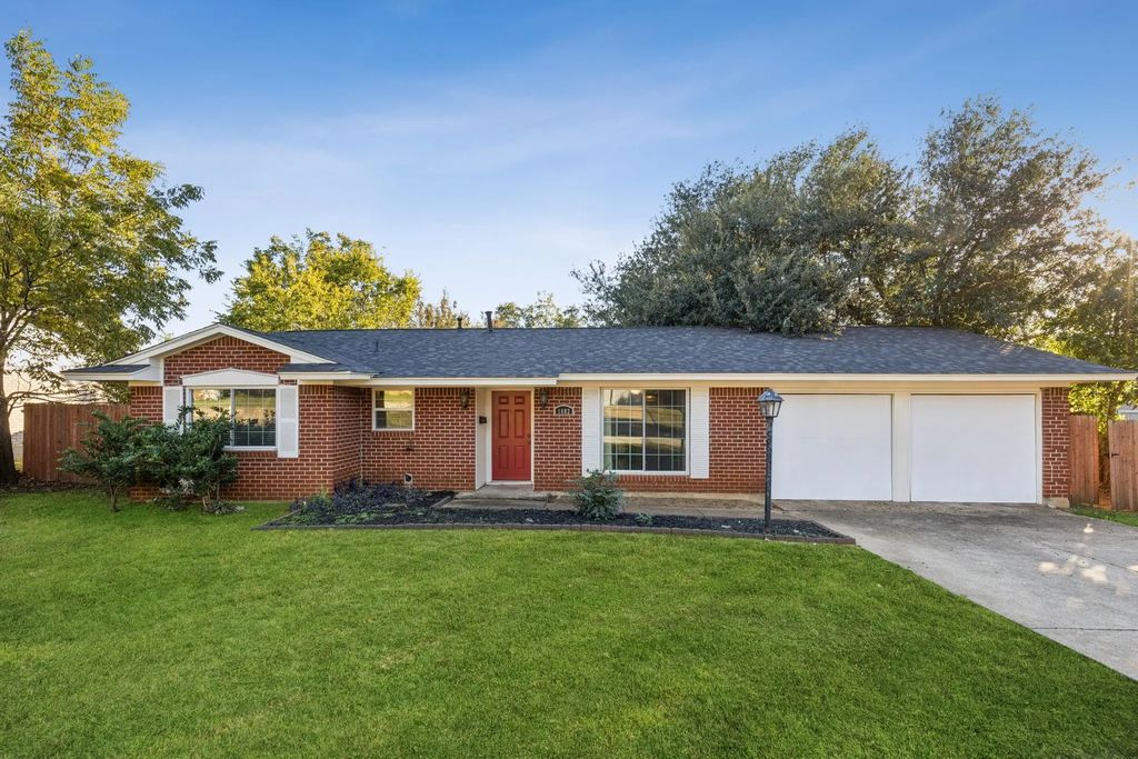 1602 England Road, Arlington