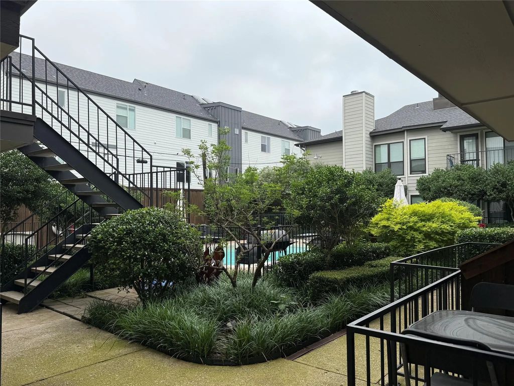 1503 N Garrett Avenue 109, Dallas