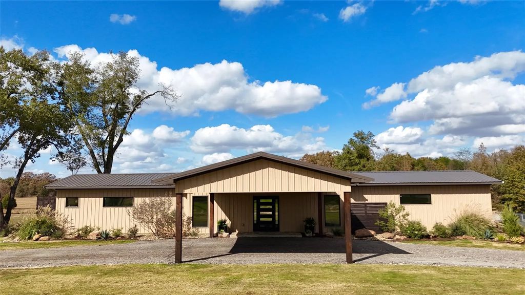 2105 County Road 2322, Sulphur Springs