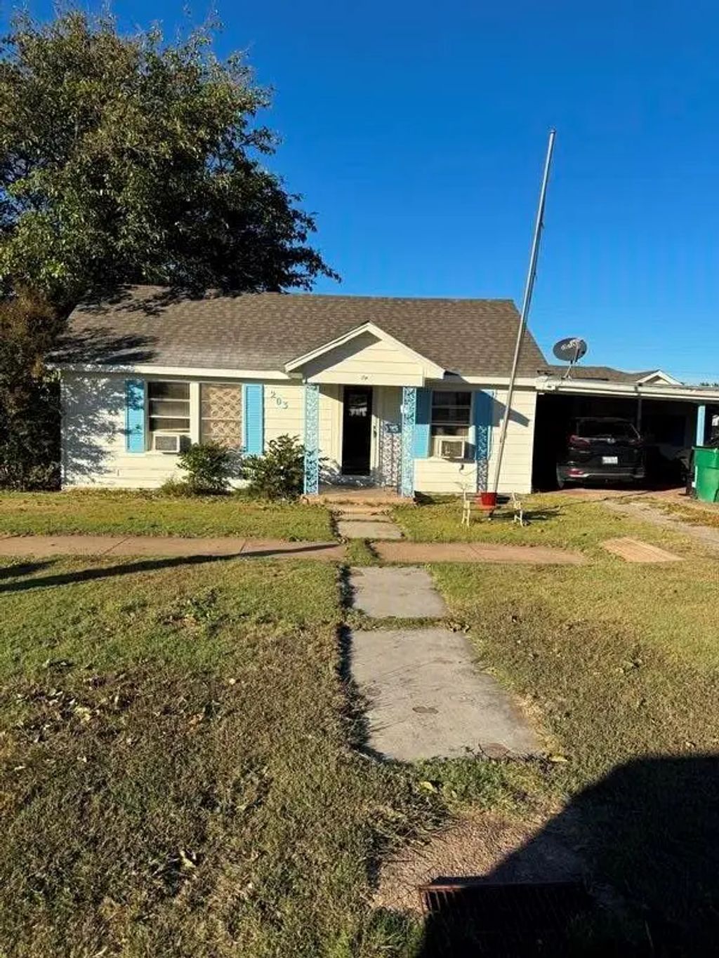 203 E 9th Street, Quanah