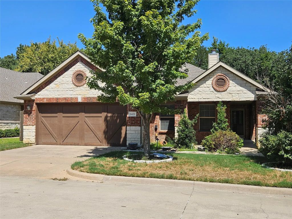2421 Creek Villas Drive, Bedford
