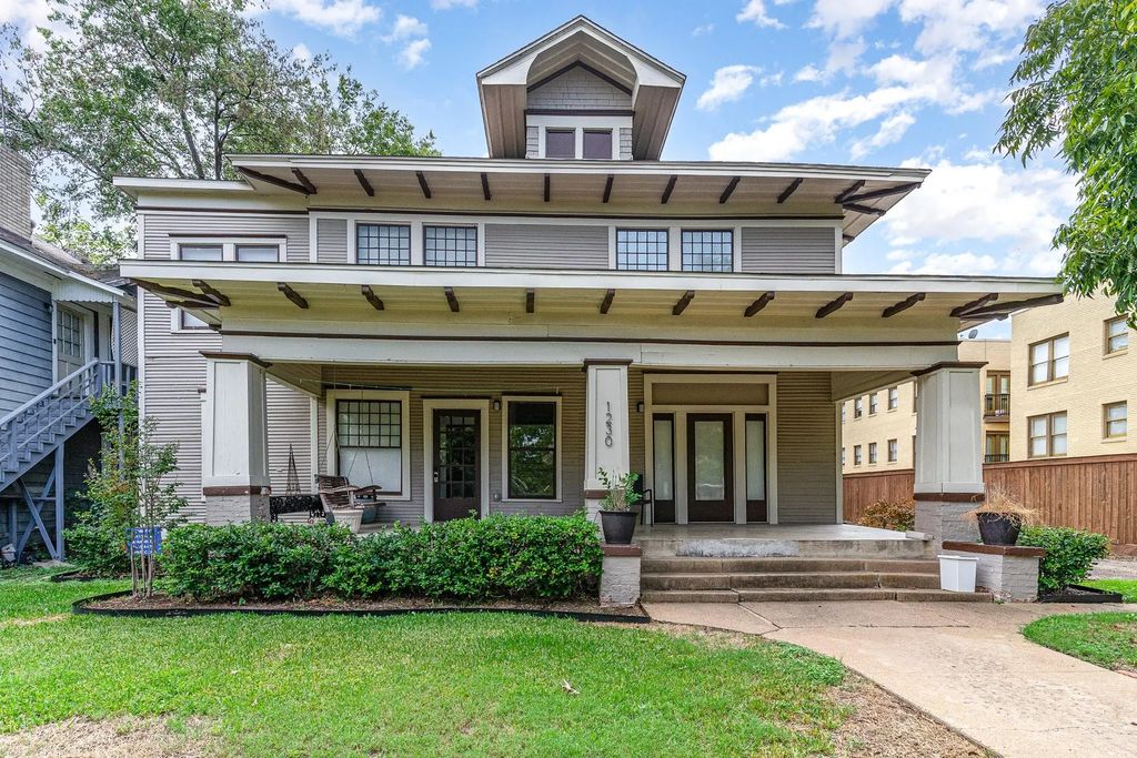 1230 Kings Highway 4, Dallas
