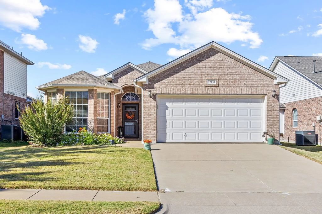 12717 Hannahsville Lane, Fort Worth