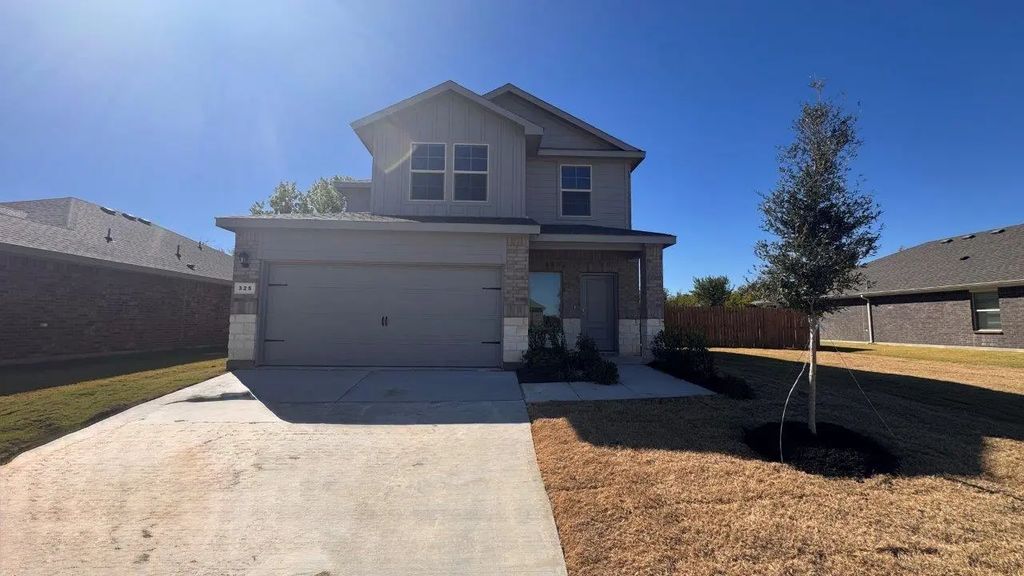 325 Wildrose Circle, Cleburne