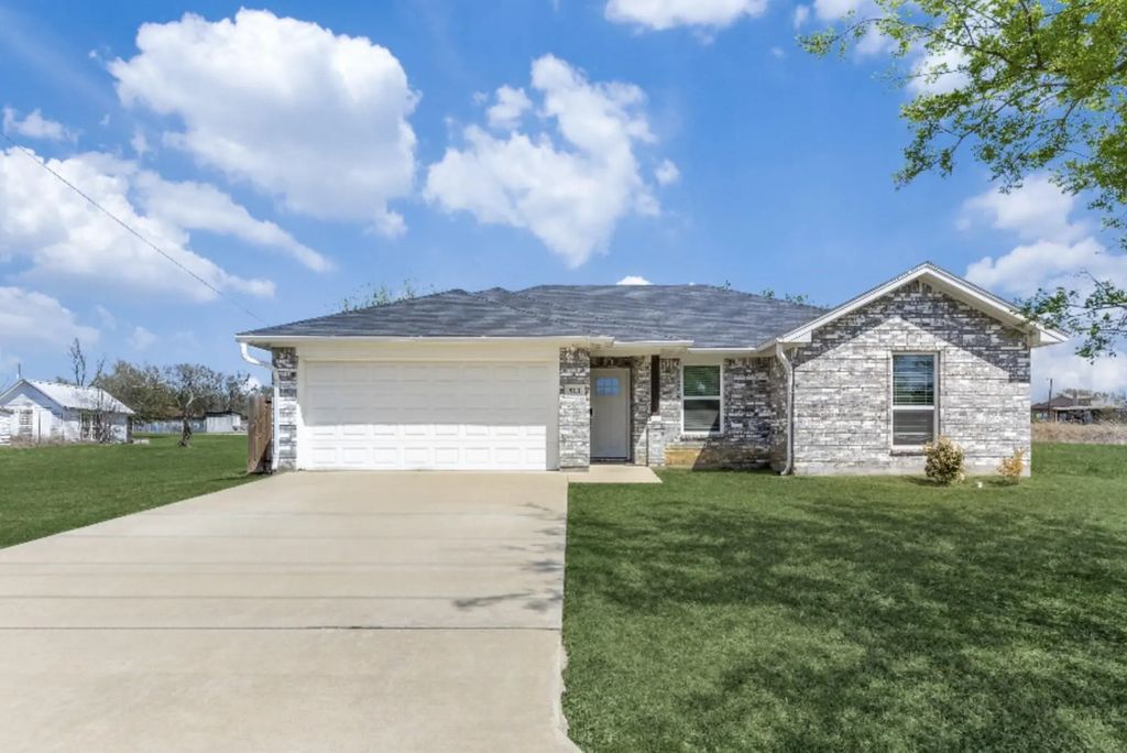 513 S Spears Street, Alvarado