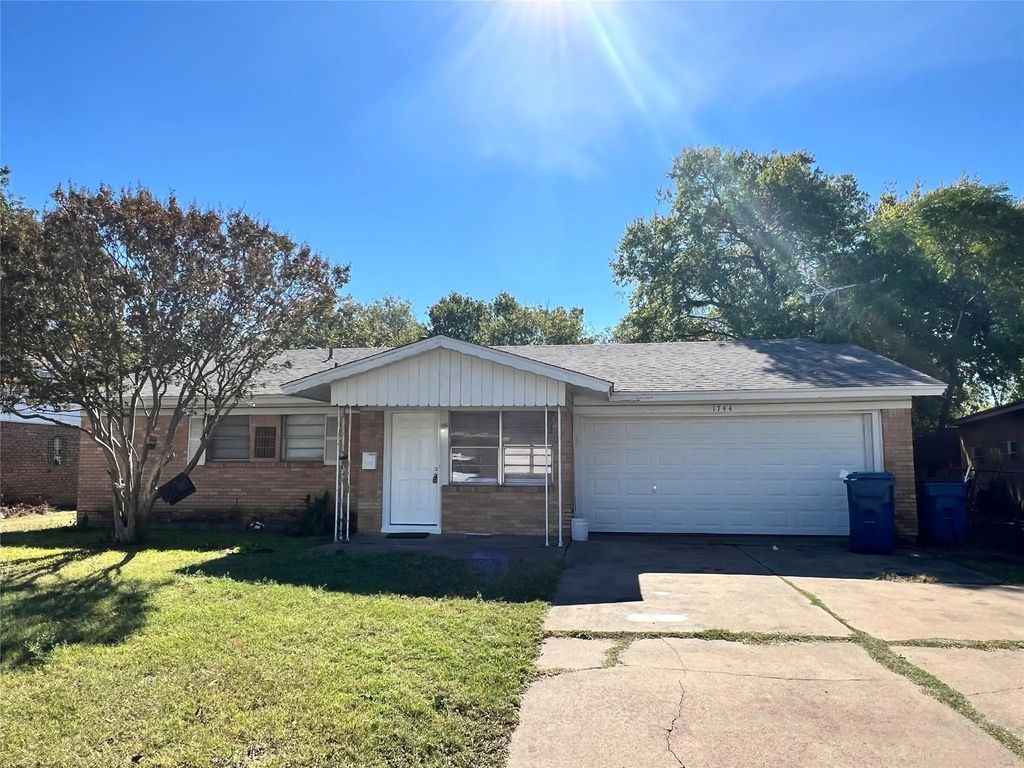 1744 Gill Street, Blue Mound