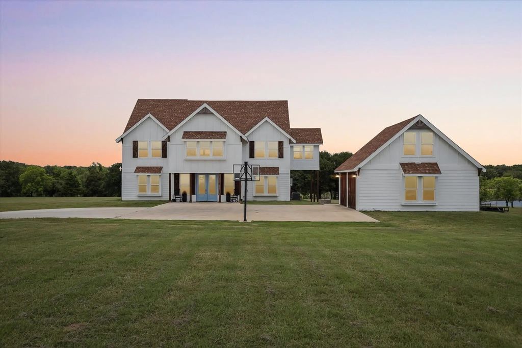 128 Wyatt Earp Way, Whitney