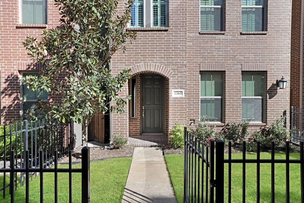 1365 Arch Place, Dallas
