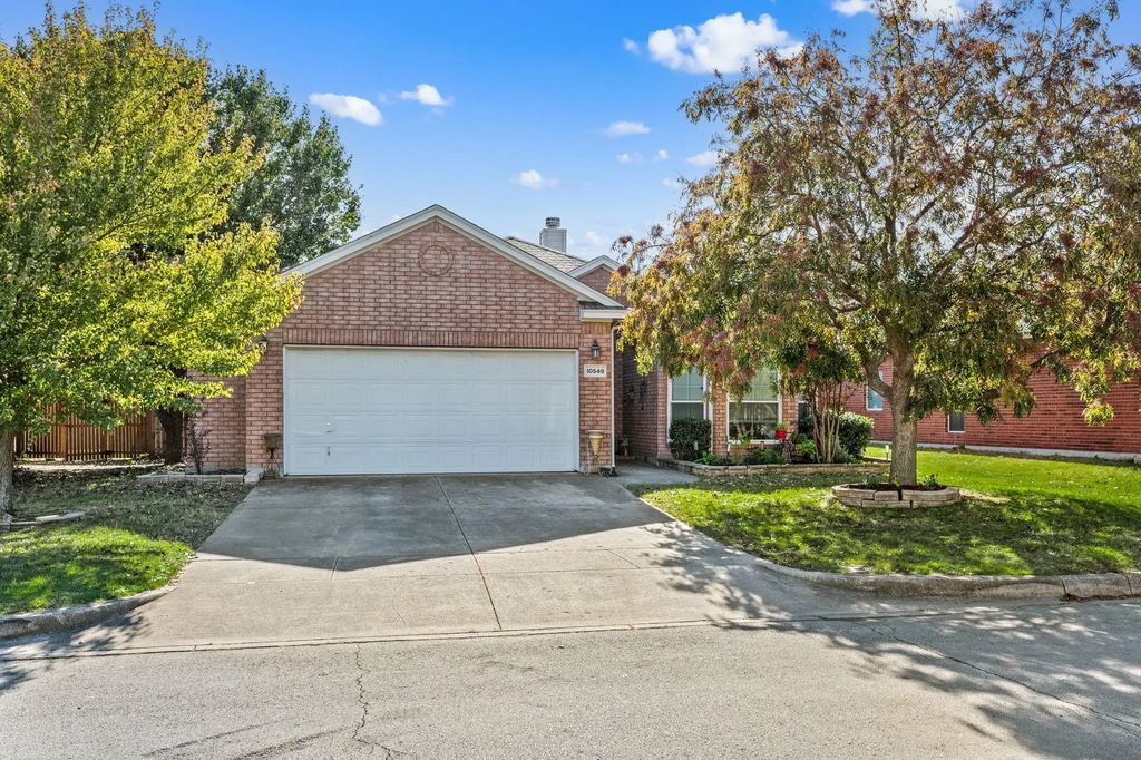 10549 Fossil Hill Drive, Fort Worth