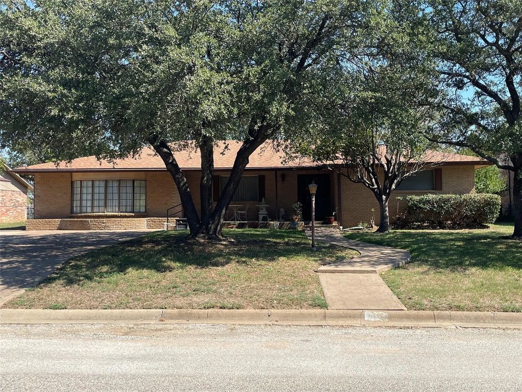 712 S Dixie Street, Eastland