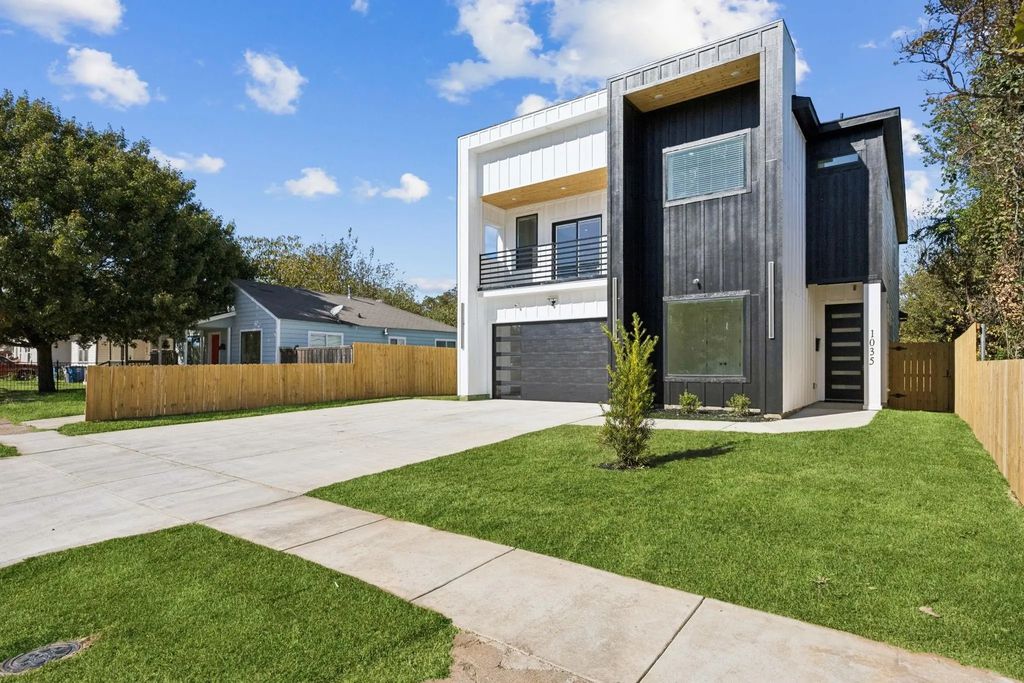 1035 Strickland Street, Dallas