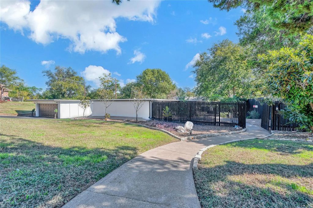 2605 Mount Carmel Drive, Waco