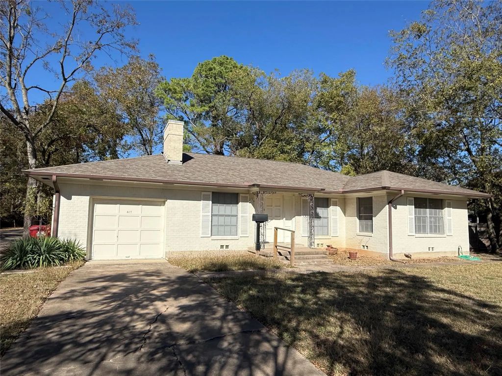 417 E 8th Street, Bonham