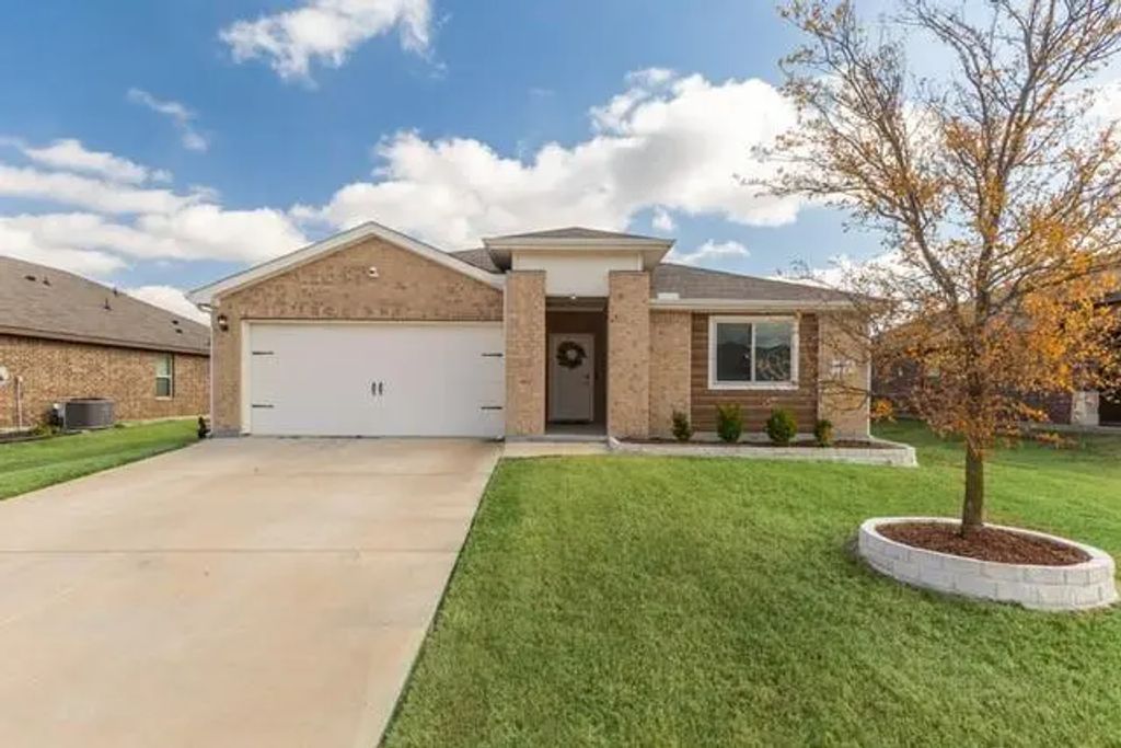 1307 Community Way, Royse City