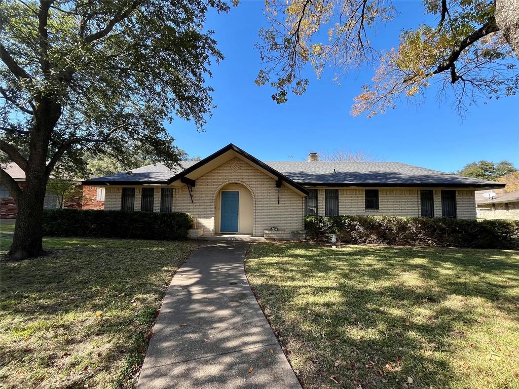 2133 Oak Valley Lane, Dallas