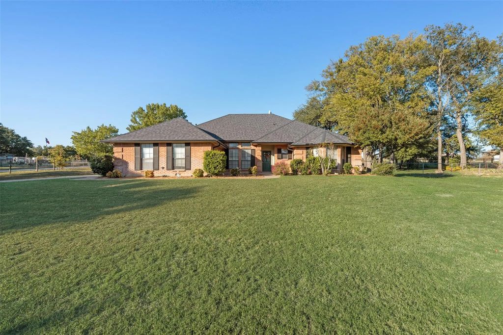 390 County Road 4929, Newark