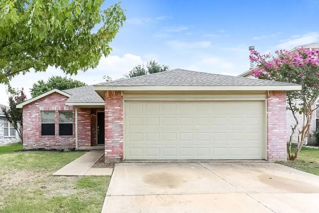 8757 Garden Springs Drive, Fort Worth