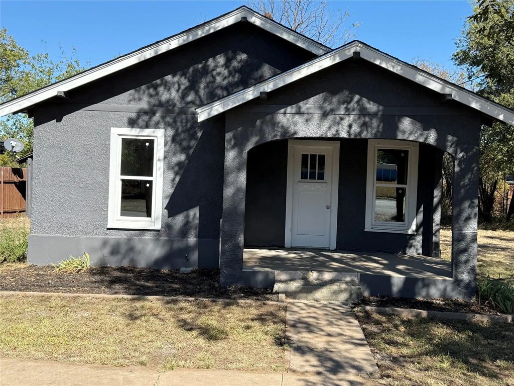 705 E 9th Street, Coleman