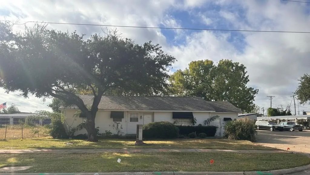 150 Bellaire Boulevard, Lewisville